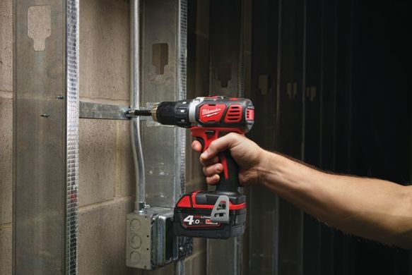 Дриль-шурупокрут акумуляторний MILWAUKEE, M18 BDD-202С