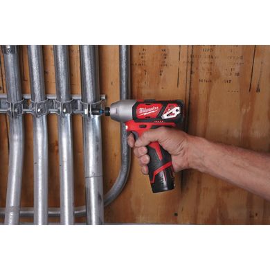 Гвинтокрут акумуляторний 1/4" HEX MILWAUKEE, M12 BID-202C, 112Нм, (+ зар.пристрій, 2 акум.Х 2Аг, кейс)