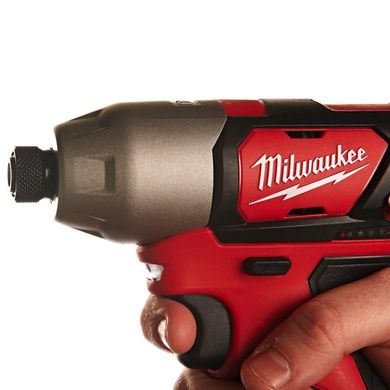 Гвинтокрут акумуляторний 1/4" HEX MILWAUKEE, M12 BID-202C, 112Нм, (+ зар.пристрій, 2 акум.Х 2Аг, кейс)